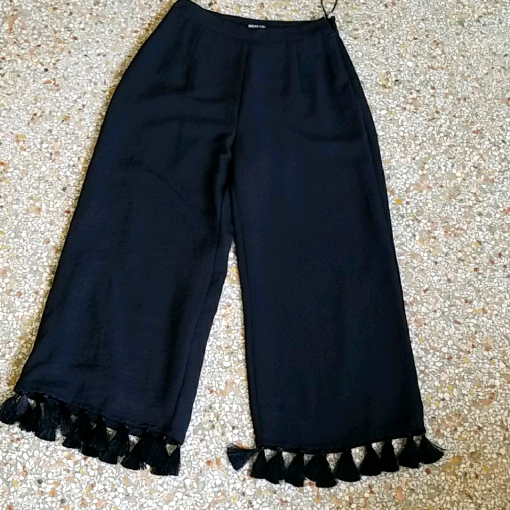 New Black cropped fringed black pant